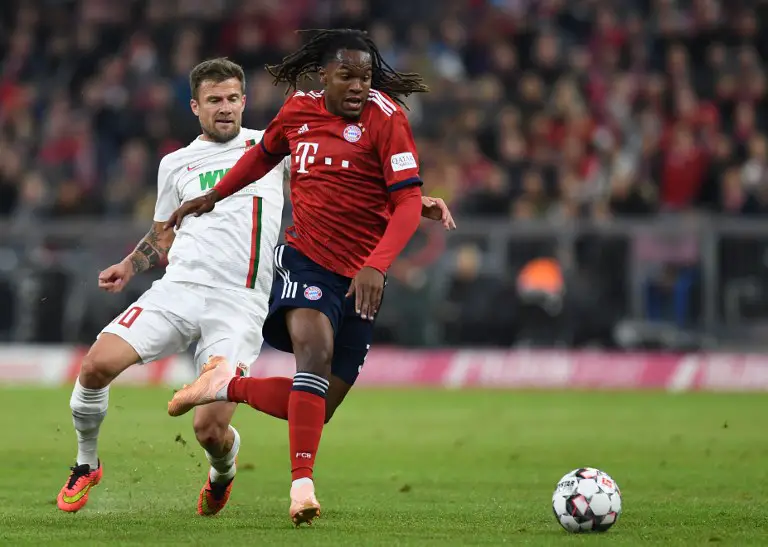 Bayern Munich's Portuguese midfielder Renato Sanches (R) and Augsburg's midfielder Daniel Baier (L) vie for the ball during the German first division Bundesliga football match FC Bayern Munich v FC Augsburg at the Allianz Arena in Munich, southern Germany on September 25, 2018. / AFP PHOTO / Christof STACHE / RESTRICTIONS: DFL REGULATIONS PROHIBIT ANY USE OF PHOTOGRAPHS AS IMAGE SEQUENCES AND/OR QUASI-VIDEO