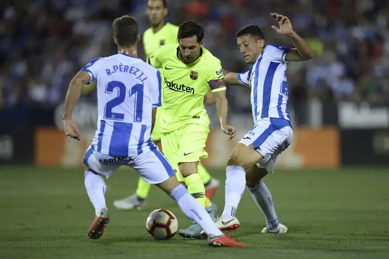 Barcelona's Argentinian forward Lionel Messi vies with Leganes' Spanish midfielder Mikel Vesga (R) during the Spanish league football match Club Deportivo Leganes SAD against FC Barcelona at the Estadio Municipal Butarque in Leganes on the outskirts of Madrid on September 26, 2018. / AFP PHOTO / OSCAR DEL POZO