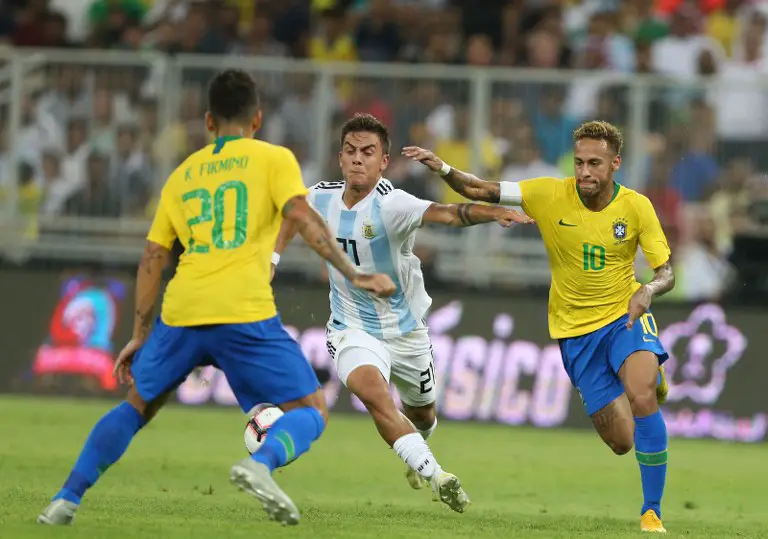 Brazil's forward Neymar (R) fights for the ball with Argentina's midfielder Giovani Lo Celso (C) during the friendly football match Brazil vs Argentina at the King Abdullah Sport City Stadium in Jeddah on October 16, 2018. (Photo by - / AFP)
