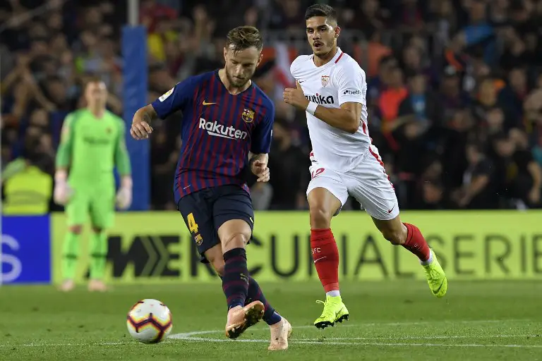 Barcelona's Croatian midfielder Ivan Rakitic (L) vies with Sevilla's Portuguese forward Andre Silva during the Spanish league football match FC Barcelona against Sevilla FC at the Camp Nou stadium in Barcelona on October 20, 2018. (Photo by LLUIS GENE / AFP)