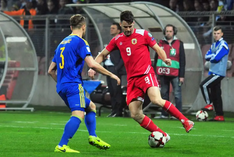 Gibraltar's Kyle Casciaro (R) vies with Bosnia's Ermin Bicakcic (L) during the FIFA World Cup 2018 qualification football match between Bosnia and Herzegovina and Gibraltar in Zenica on March 25, 2017. (Photo by ELVIS BARUKCIC / AFP)