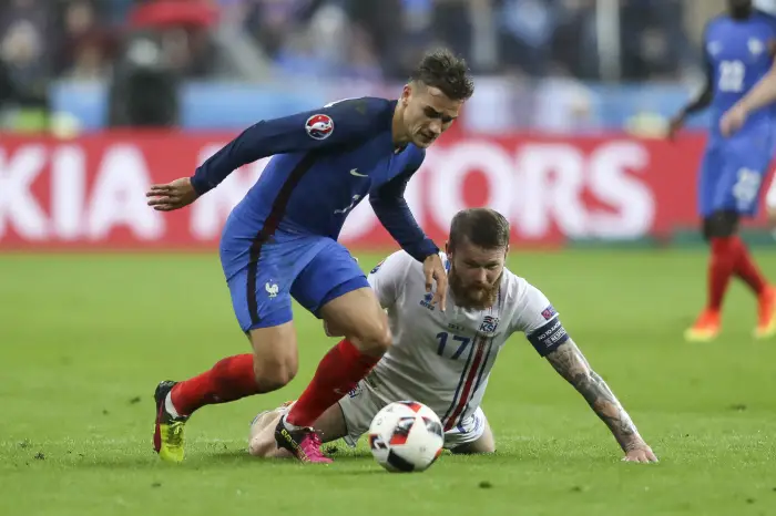 Antoine Griezmann of France and Aron Gunnarsson of Iceland