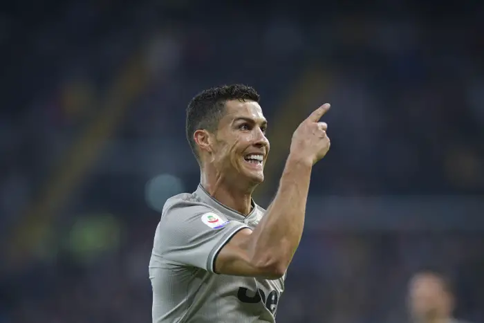Cristiano Ronaldo esultanza gol. Cristiano Ronaldo celebrates scoring with teammates