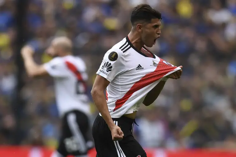 River Plate's Exequiel Palacios celebrates after teammate Lucas Pratto (out of frame) scored their team's first goal against Boca Juniors, during their first leg match of the all-Argentine Copa Libertadores final, at La Bombonera stadium in Buenos Aires, on November 11, 2018. - River Plate twice came from behind to snatch a 2-2 draw with fierce rivals Boca Juniors in first leg of their weather-delayed 'Superclasico' Copa Libertadores final on Sunday. (Photo by Eitan ABRAMOVICH / AFP)