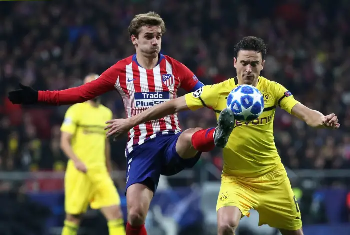 Atletico Madrid's Antoine Griezmann in action with Borussia Dortmund's Thomas Delaney