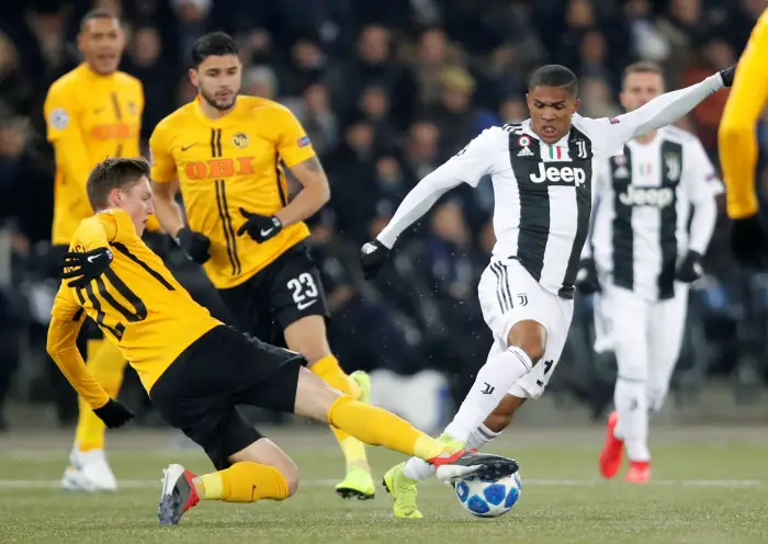 Soccer Football - Champions League - Group Stage - Group H - BSC Young Boys v Juventus - Stade de Suisse, Bern, Switzerland - December 12, 2018  Juventus' Douglas Costa in action with Young Boys' Michel Aebischer