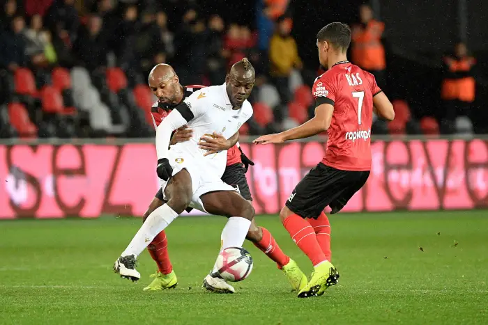 09 MARIO BALOTELLI (NICE) - 15 JEREMY SORBON (EAG)