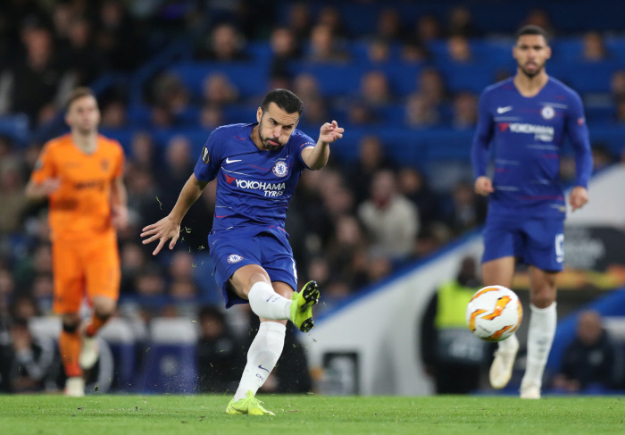 Soccer Football - Europa League - Group Stage - Group L - Chelsea v PAOK Salonika - Stamford Bridge, London, Britain - November 29, 2018  Chelsea's Pedro shoots at goal