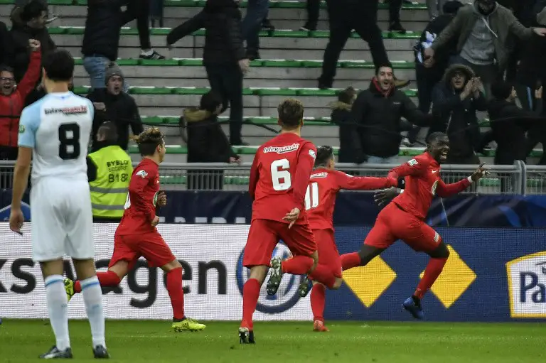 Andrezieux' French defender Bryan Ngwabije (R) celebrates after scoring during the French Cup last-64 football match between Andrezieux-Boutheon and Olympique de Marseille at the Geoffroy Guichard stadium in Saint-Etienne, on January 6, 2019. (Photo by JEFF PACHOUD / AFP)