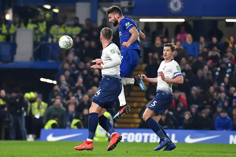 Chelsea's French striker Olivier Giroud (C) misses with this late headed chance during the English League Cup semi-final second-leg football match between Chelsea and Tottenham Hotspur at Stamford Bridge in London on January 24, 2019. (Photo by Ben STANSALL / AFP) / RESTRICTED TO EDITORIAL USE. No use with unauthorized audio, video, data, fixture lists, club/league logos or 'live' services. Online in-match use limited to 120 images. An additional 40 images may be used in extra time. No video emulation. Social media in-match use limited to 120 images. An additional 40 images may be used in extra time. No use in betting publications, games or single club/league/player publications. /