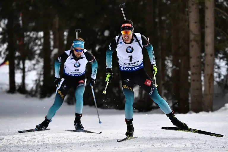 France's Quentin Fillon Maillet (R) competes on his way to place third of the men's 12,5 km pursuit event of the IBU Biathlon World Cup in Rasen-Antholz (Rasun Anterselva), Italian Alps, on January 26, 2019. (Photo by Marco BERTORELLO / AFP)