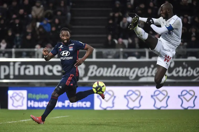 Amiens' French defender Prince Desir Gouano (R) fights for the ball with Lyon's French forward Moussa Dembele (L) during the French L1 football match between Amiens and Lyon on January 27, 2019 at the Licorne stadium in Amiens. (Photo by FRANCOIS LO PRESTI / AFP)