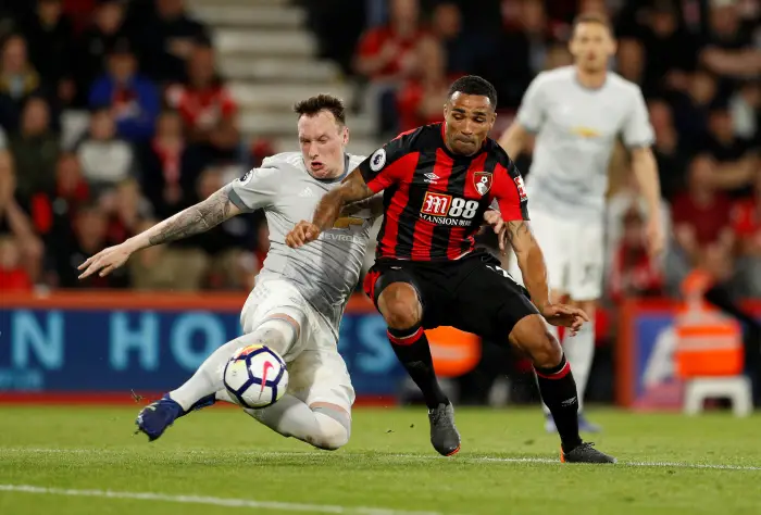 Soccer Football - Premier League - AFC Bournemouth vs Manchester United - Vitality Stadium, Bournemouth, Britain - April 18, 2018   Bournemouth's Callum Wilson in action with Manchester United's Phil Jones