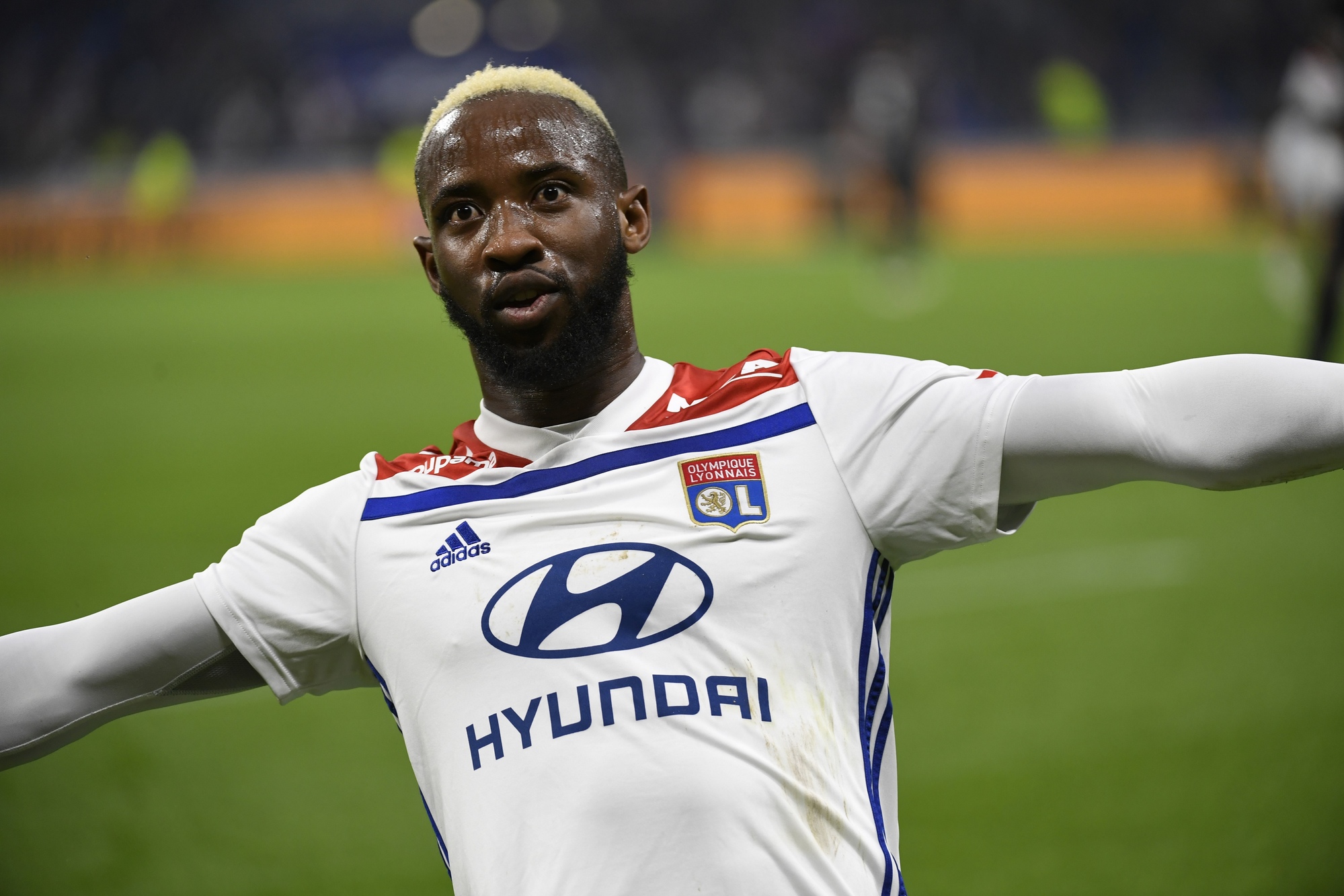 Lyon's French forward Moussa Dembele reacts after scoring a goal during the French L1 football match between Olympique Lyonnais and Nimes Olympique on Octobre 19, 2018, at the Groupama Stadium in Decines-Charpieu, near Lyon, central-eastern France. (Photo by PHILIPPE DESMAZES / AFP)