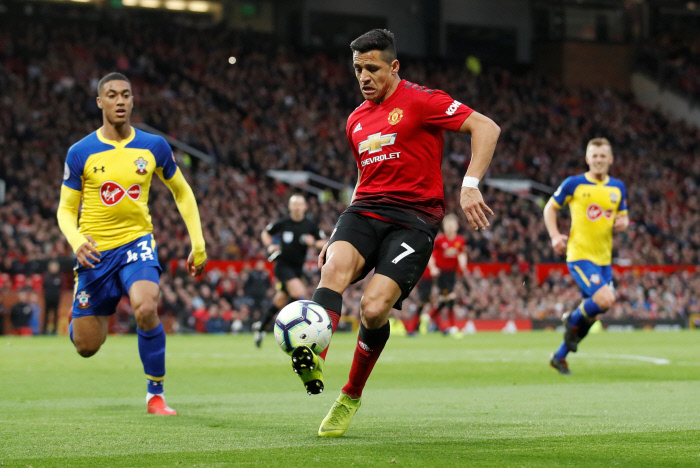 Soccer Football - Premier League - Manchester United v Southampton - Old Trafford, Manchester, Britain - March 2, 2019  Manchester United's Alexis Sanchez in action