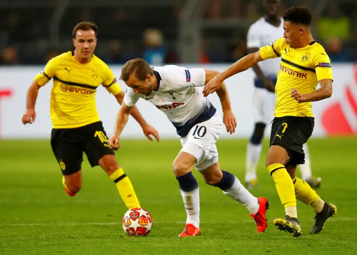 Soccer Football - Champions League - Round of 16 Second Leg - Borussia Dortmund v Tottenham Hotspur - Signal Iduna Park, Dortmund, Germany - March 5, 2019  Borussia Dortmund's Jadon Sancho and Mario Goetze in action with Tottenham's Harry Kane