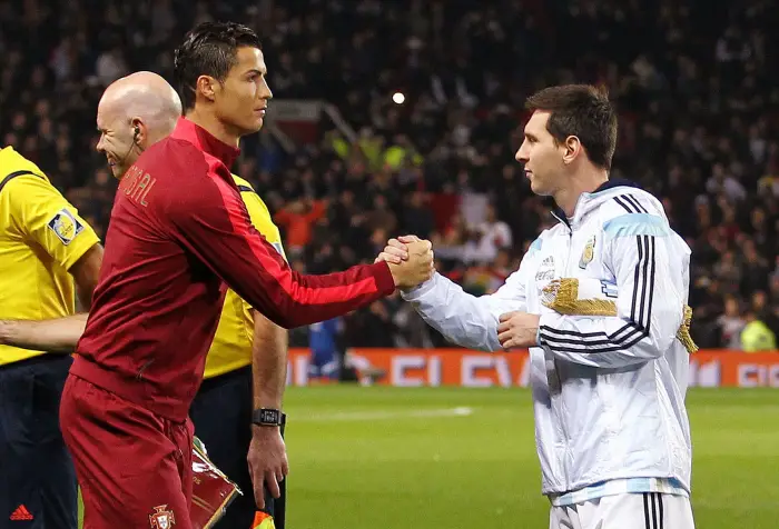 Portugal's Cristiano Ronaldo et Argentina's Lionel Messi 
Poignee de main