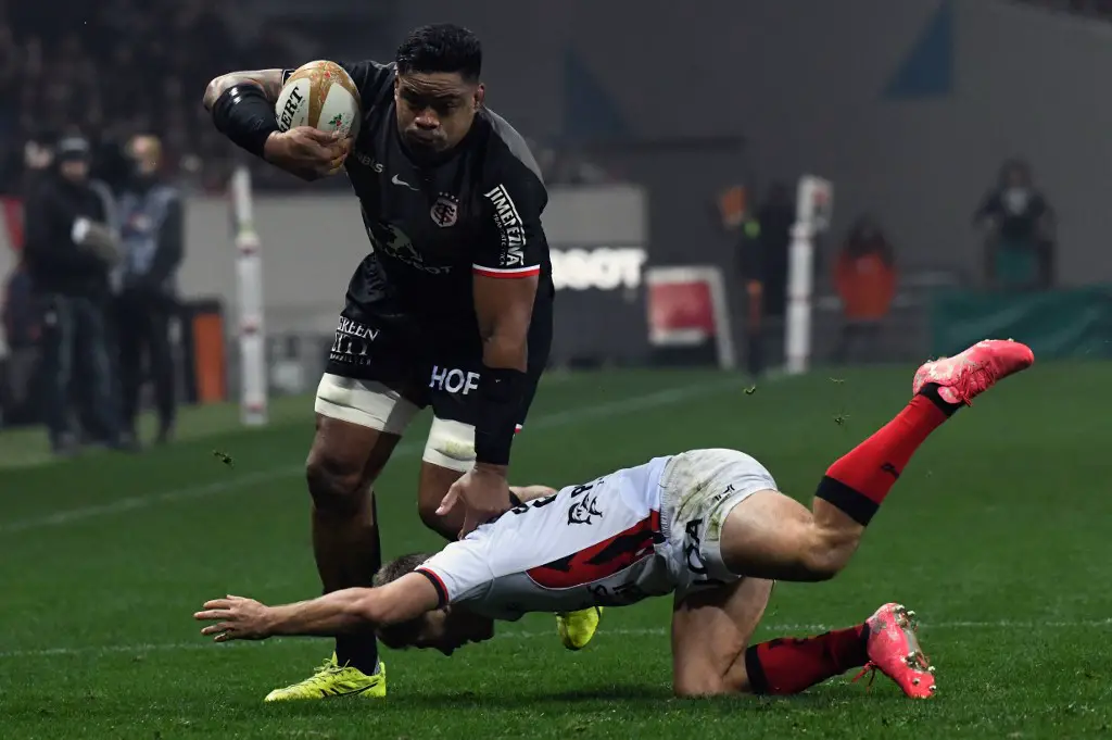 Toulouse's Samoan lock Iosefa Tekori  (L) is tackled by Toulon's French fly-half  Louis Carbonel during the French Top 14 rugby union match between Toulouse and Toulon on December 30, 2018, at the Toulouse Stadium in Toulouse, southern France. (Photo by PASCAL PAVANI / AFP)