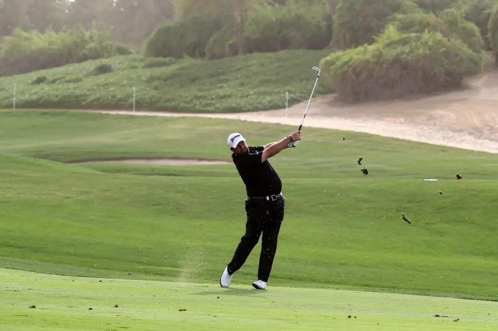Shane Lowry of Ireland takes a shot during day four of the Abu Dhabi Golf Championship, at the Abu Dhabi Golf Club on January 19, 2019. (Photo by KARIM SAHIB / AFP)