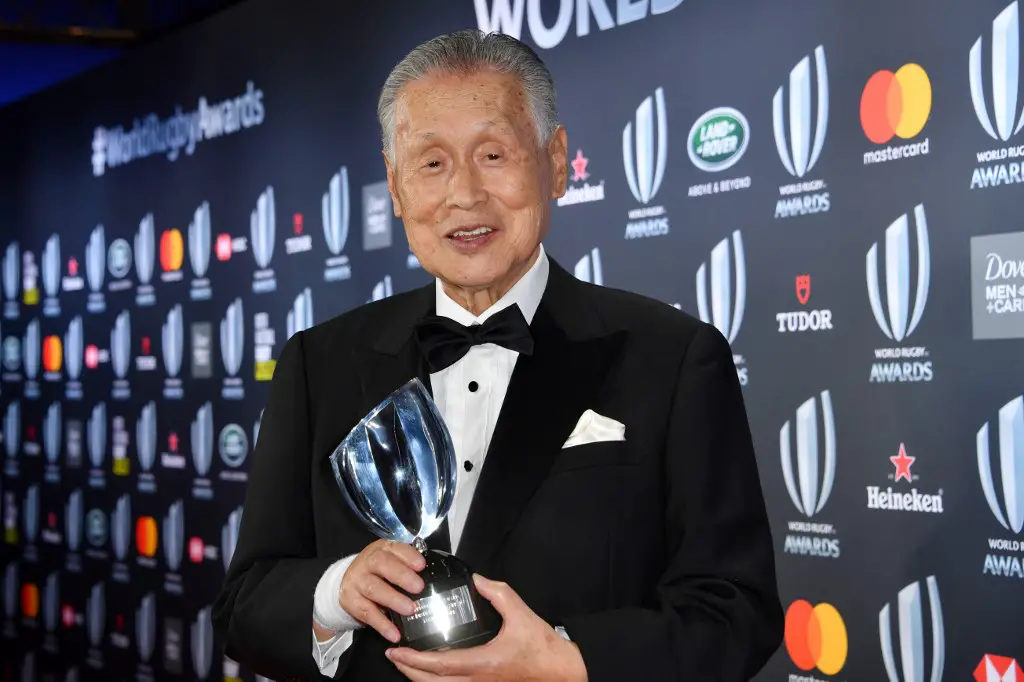 (FILES) This file photo taken on November 25, 2018 shows the Vernon Pugh Award for Distinguished Service winner, former Japanese prime minister Yoshiro Mori, posing with his trophy during the World Rugby Awards ceremony in Monaco. - Just months before Japan hosts Rugby World Cup 2019, former prime minister Yoshiro Mori has announced a surprise resignation as honorary chairman of the Japan Rugby Football Union, officials said on April 18, 2019. (Photo by YANN COATSALIOU / AFP)