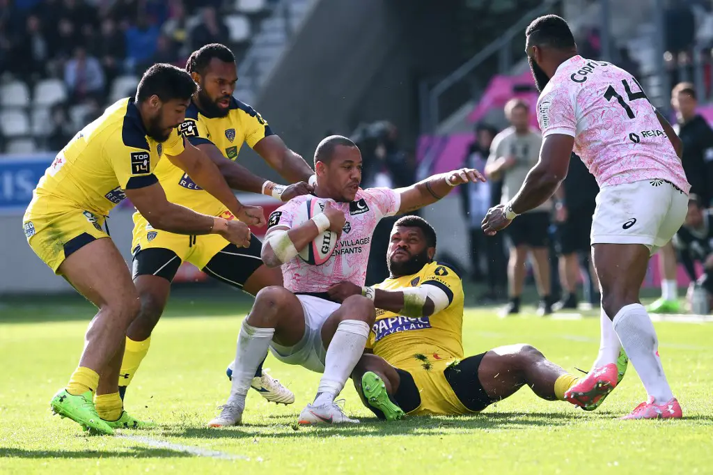 Stade Francais' French center Gael Fickou  (C) vies with Clermont's Fijian center Apisai Naqalevu (R) during the French Top 14 rugby union match between Stade Francais Paris and ASM Clermont at the Jean-Bouin Stadium in Paris, on April 28, 2019. (Photo by Anne-Christine POUJOULAT / AFP)