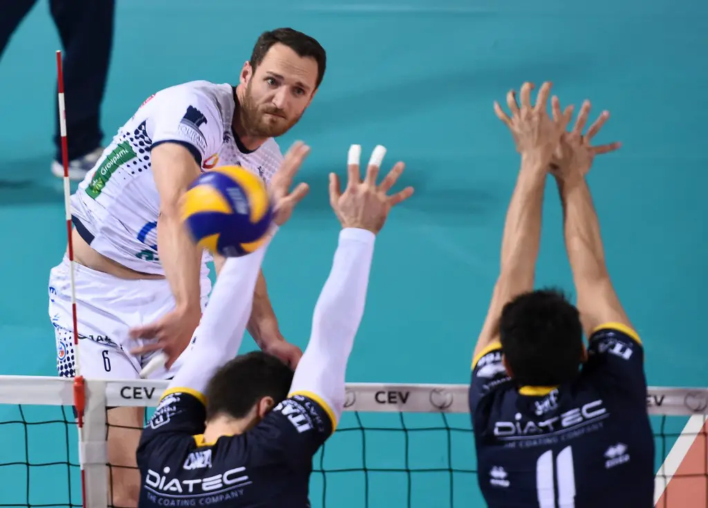 (from left) Tours Volley Ball's Czech Opposite David Konecny hits the ball during the CEV Cup men's final between Tours (TVB, Tours Volley Ball) and Trentino on April 15, 2017, in Tours. (Photo by GUILLAUME SOUVANT / AFP)
