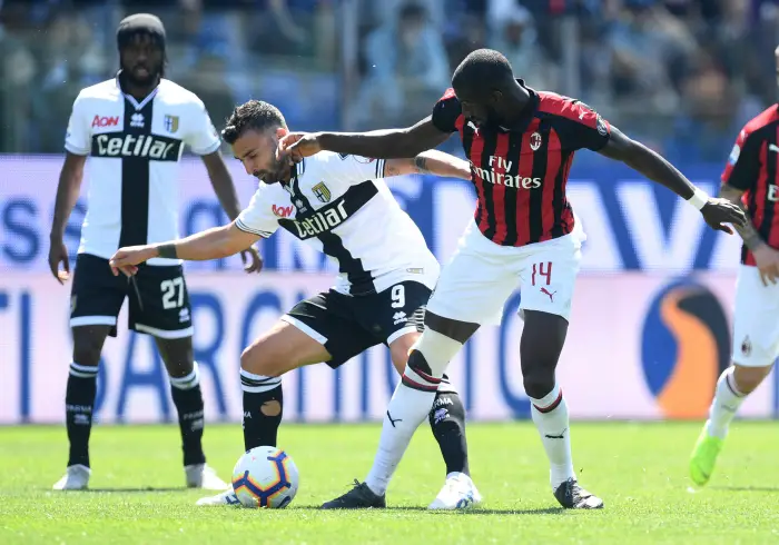 Soccer Football - Serie A - Parma v AC Milan - Stadio Ennio Tardini, Parma, Italy - April 20, 2019   AC Milan's Tiemoue Bakayoko in action with Parma's Fabio Ceravolo