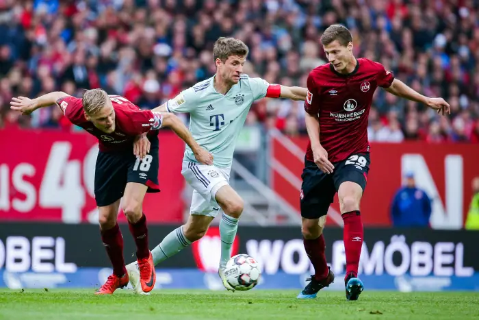 Hanno Behrens (1. FC Nuernberg), Thomas Mueller (FC Bayern Muenchen); Patrick Erras (1. FC Nuernberg)