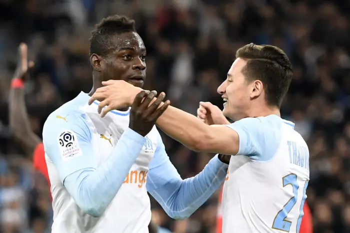 09 MARIO BALOTELLI (OM) - JOIE - 26 FLORIAN THAUVIN (OM)