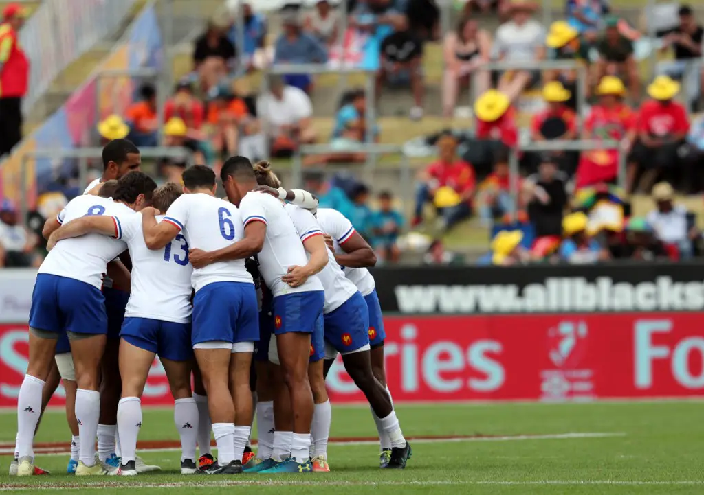 The French team huddle during the World Rugby Sevens Series match between France and South Africa at Waikato Stadium in Hamilton on January 26, 2019. (Photo by MICHAEL BRADLEY / AFP)