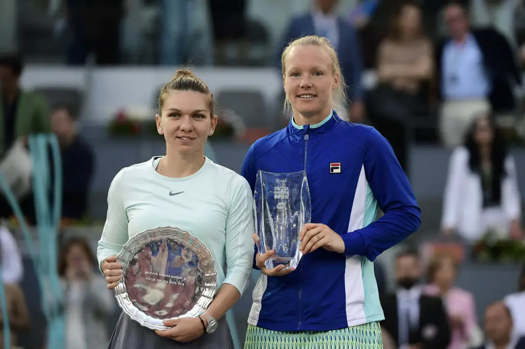 Netherlands' Kiki Bertens (R) and Romania's Simona Halep (L) pose on the podium after the WTA Madrid Open final tennis match at the Caja Magica in Madrid on May 11, 2019. (Photo by JAVIER SORIANO / AFP)