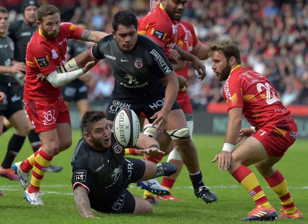 Toulouse's French prop Cyril Baille vies with Perpignan's French Tom Ecochard  during the French Top 14 rugby union match Toulouse against Perpignan on May 25, 2019 at Ernest Wallon stadium in Toulouse, southern France. (Photo by PASCAL PAVANI / AFP)