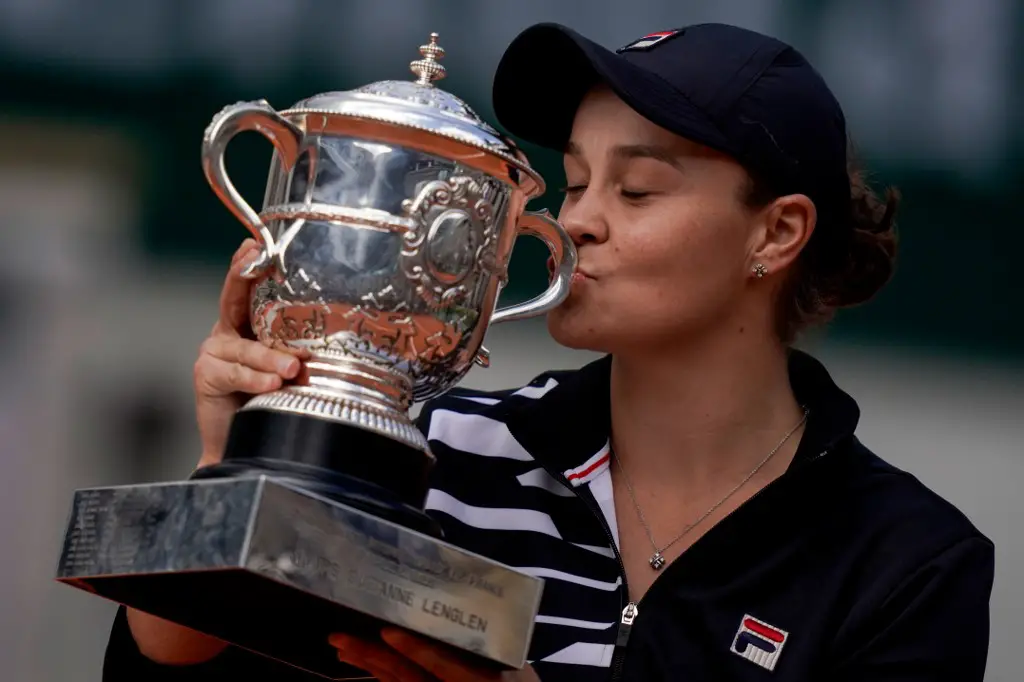 Australia's Ashleigh Barty kisses the trophy Suzanne Lenglen after winning against Czech Republic's Marketa Vondrousova at the end of the women's singles final match on day fourteen of The Roland Garros 2019 French Open tennis tournament in Paris on June 8, 2019. (Photo by Kenzo TRIBOUILLARD / AFP)