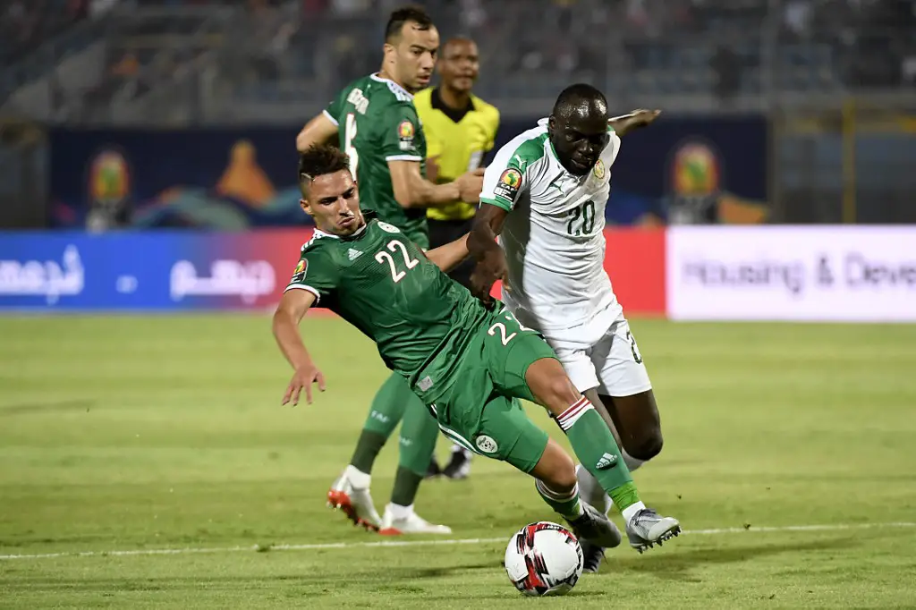 Algeria's midfielder Ismail Bennacer (L) fights for the ball with Senegal's forward Sada Thioub (R) during the 2019 Africa Cup of Nations (CAN) football match between Senegal and Algeria at the June 30 Stadium in Cairo on June 27, 2019. (Photo by Khaled DESOUKI / AFP)