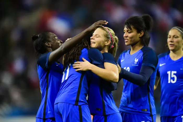 joie des joueuses de l equipe de France apres le but de Eugenie Le Sommer (France)