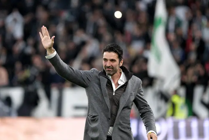 Gianluigi Buffon waves 
Torino