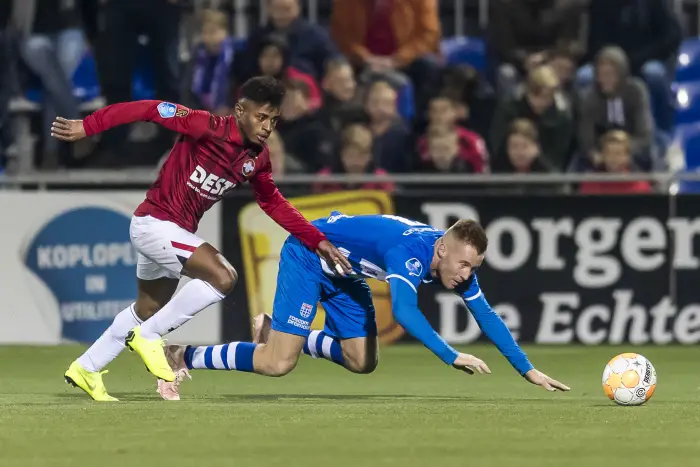 ZWOLLE - 13-08-2018, MAC3PARK stadion. Dutch football Eredivisie season 2018 / 2019. 

(Left-right) Willem II player Diego Palacios  , PEC Zwolle player Piotr Parzyszek during the match PEC - Willem II.