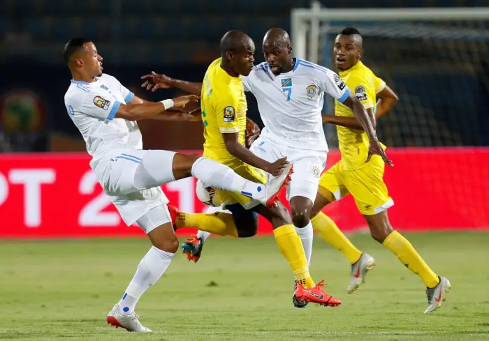 DR Congo's Youssouf Mulumbu and Marcel Tisserand in action with Zimbabwe's Knowledge Musona