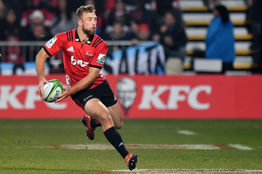 Crusaders' Braydon Ennor looks to pass during the Super Rugby final match between New Zealand's Crusaders and Argentina's Jaguares in Christchurch on July 6, 2019. (Photo by Marty MELVILLE / AFP)