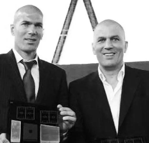 Zinédine Zidane rend hommage à son frère Farid