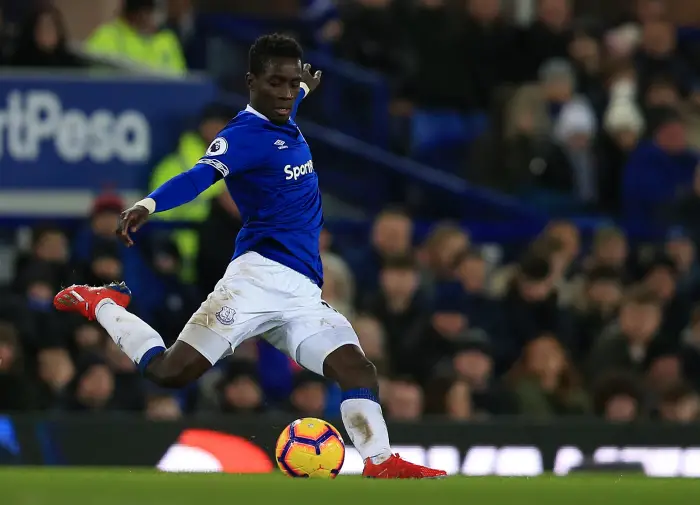 6th February 2019, Goodison Park, Liverpool, England; EPL Premier League Football, Everton versus Manchester City; Idrissa Gueye of Everton plays a long pass in midfield