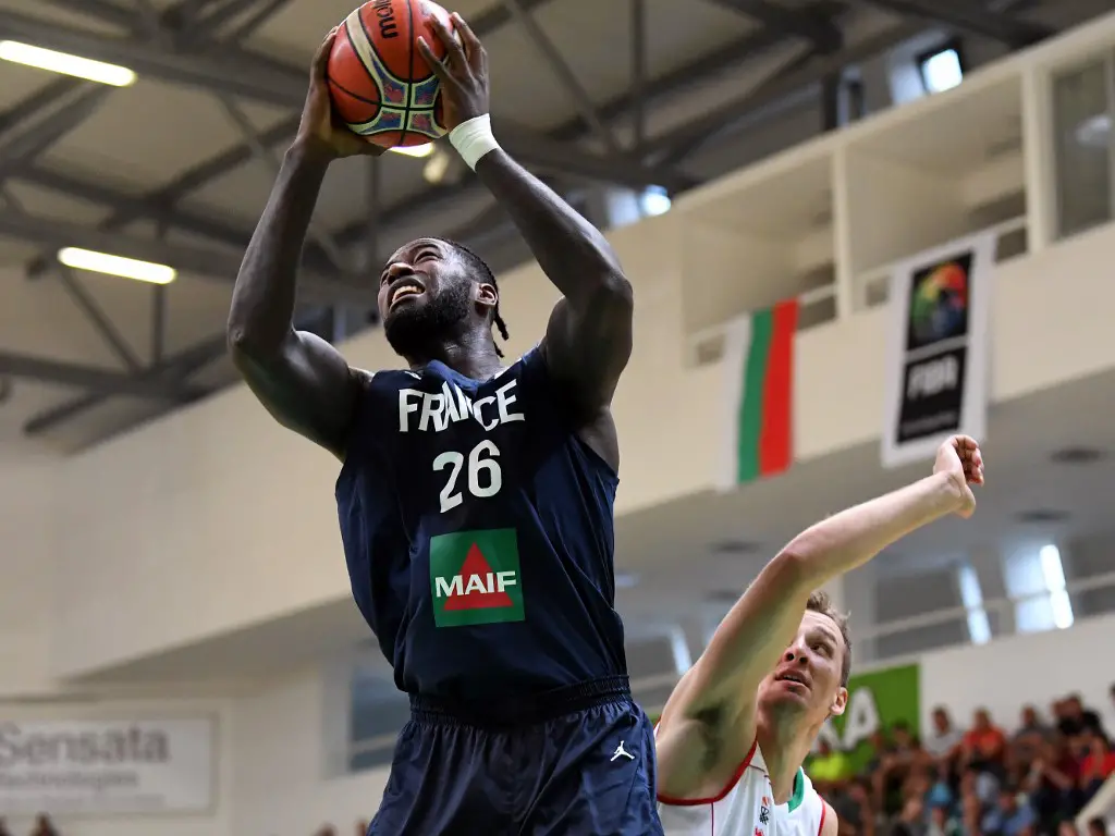 France's Mathias Lessort (L) jumps to the net next to Bulgaria's Dimitar Dimitrov (R) during the FIBA Basketball World Cup 2019 qualifying match between Bulgaria and France at the Botevgrad Arena in Botevgrad on September 13, 2018. (Photo by Dimitar DILKOFF / AFP)