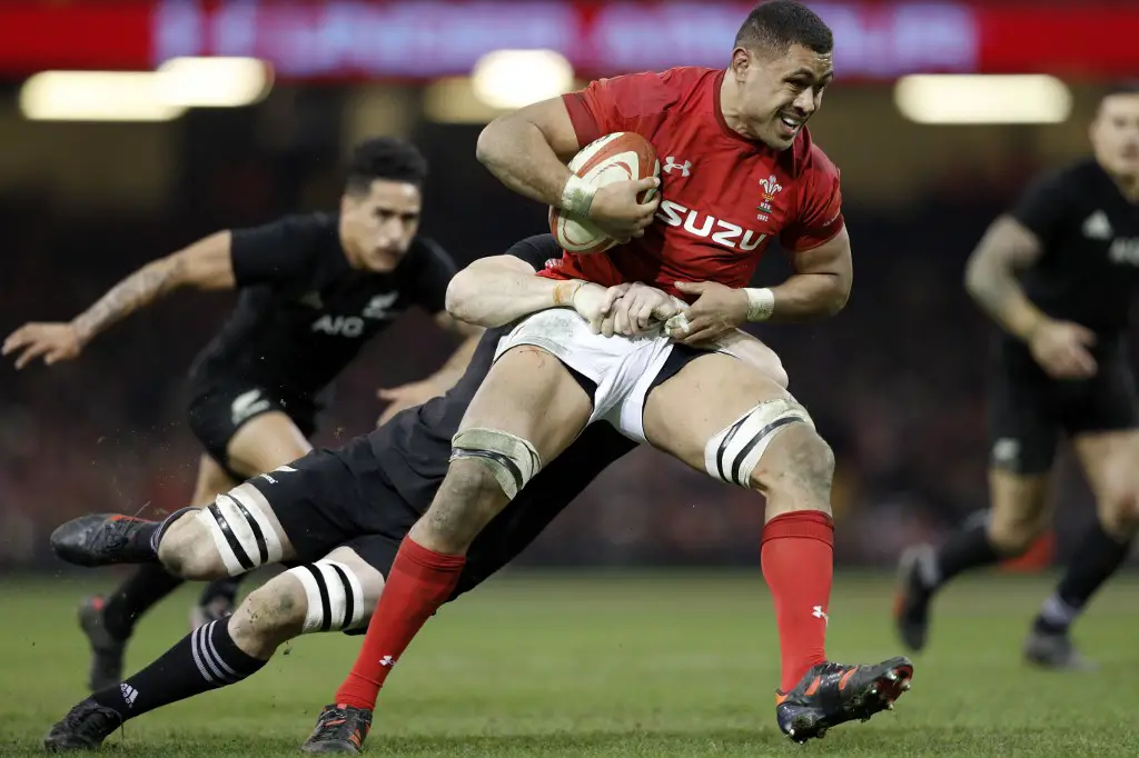 Wales' number 8 Taulupe Faletau gets tackled during the Autumn international rugby union Test match between Wales and New Zealand at the Principality stadium in Cardiff, south Wales, on November 25, 2017. (Photo by ADRIAN DENNIS / AFP) / RESTRICTED TO EDITORIAL USE -use in books subject to Welsh Rugby Union (WRU) approval