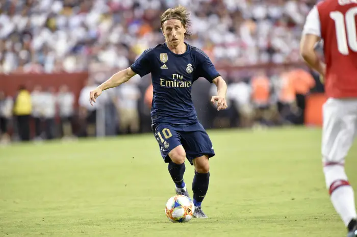 Real Madrid midfielder Luka Modric (10) dribbles to the goal