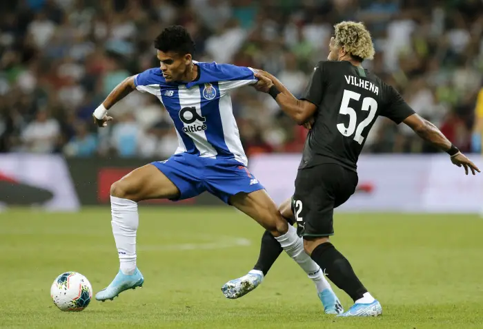 Porto's Luis Diaz (L) aH KrasnHar's Tonny Vilhena  struggle for the ball