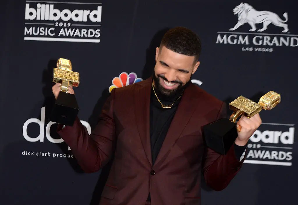 US rapper Drake poses in the press room during the 2019 Billboard Music Awards at the MGM Grand Garden Arena on May 1, 2019, in Las Vegas, Nevada. (Photo by Bridget BENNETT / AFP) / ALTERNATIVE CROP