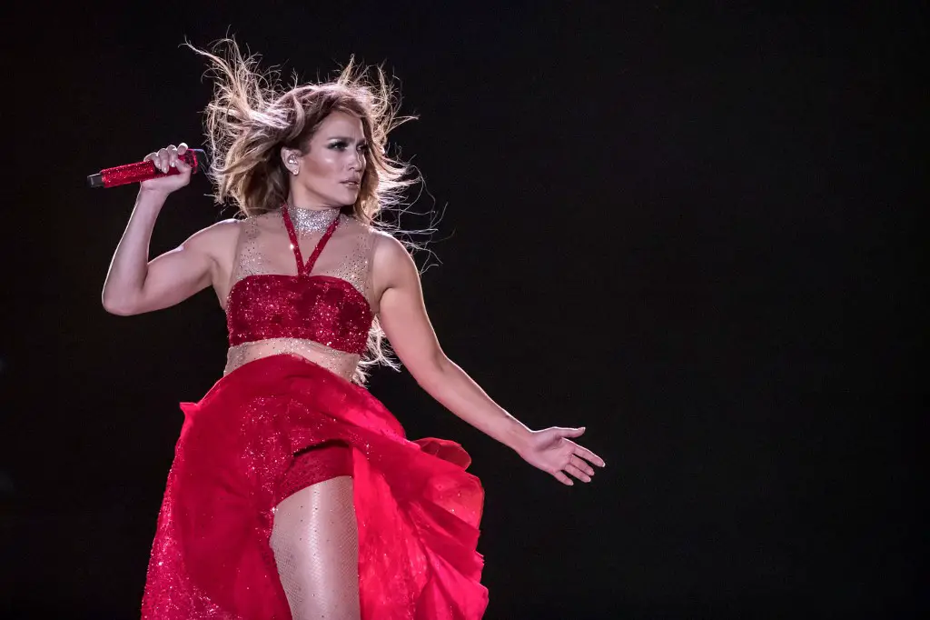 Singer Jennifer Lopez performs onstage during her concert on the beach of North Coast city of New Alamein, north of the Egyptian Capital Cairo on August 9, 2019. - This is Lopez' first concert in Egypt. (Photo by Khaled DESOUKI / AFP)