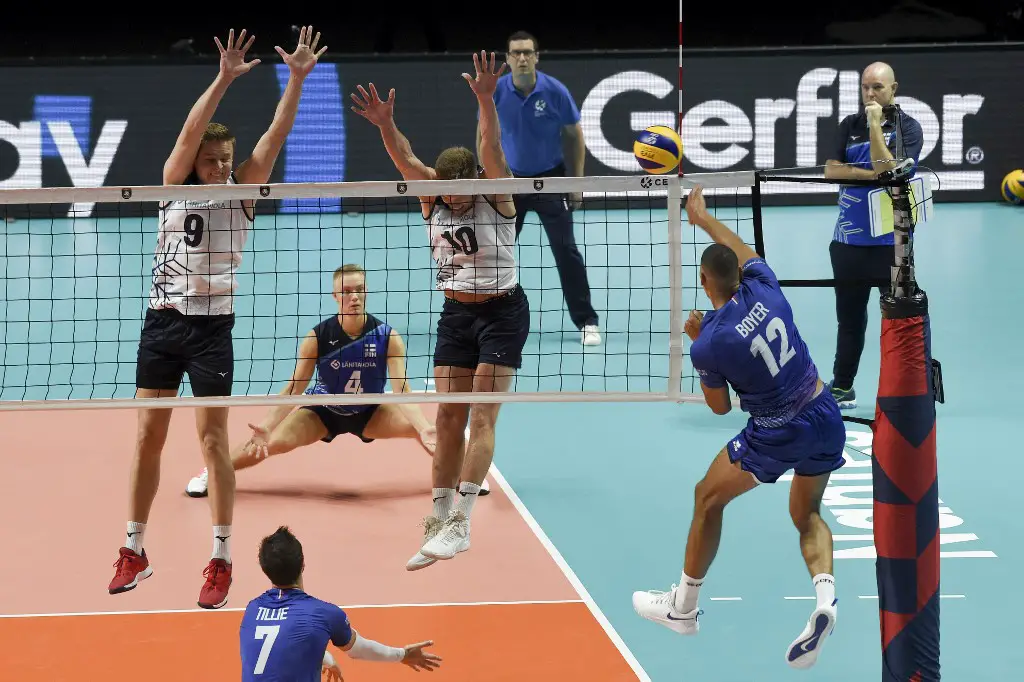 France's player Stephen Boyer (R) plays a ball during the Euro 2019 round of 16 volleyball match between France and Finland at the XXL Hall in Nantes, western France, on September 21, 2019. (Photo by Sebastien SALOM-GOMIS / AFP)