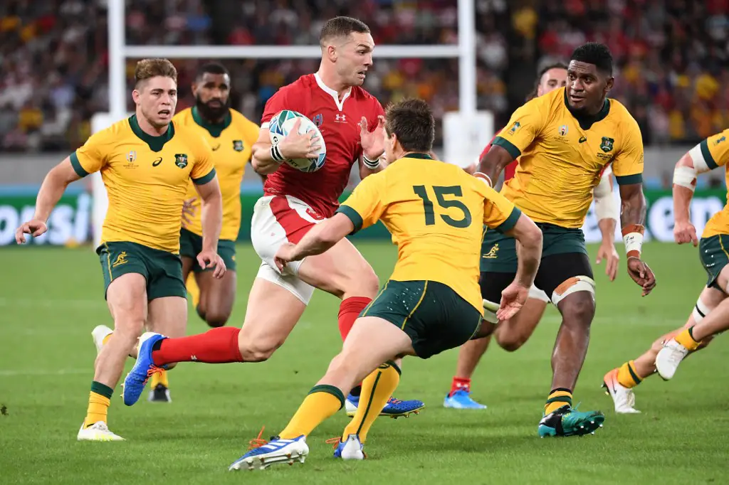 Wales' wing George North (C) runs with the ball during the Japan 2019 Rugby World Cup Pool D match between Australia and Wales at the Tokyo Stadium in Tokyo on September 29, 2019. (Photo by William WEST / AFP)
