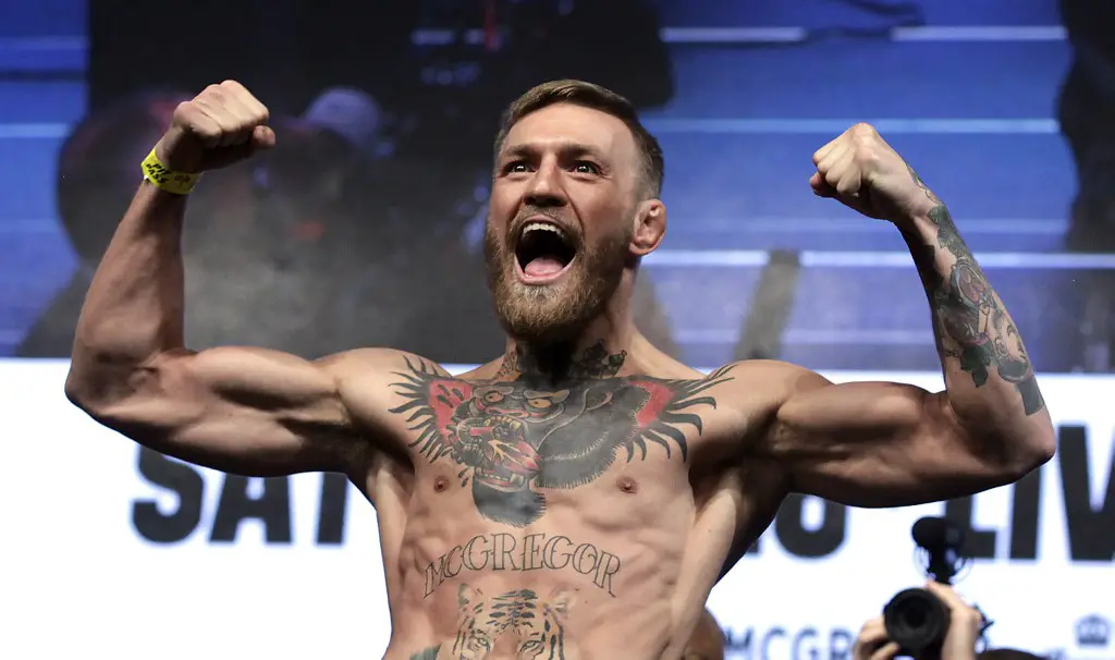 MMA figher Connor Mcgregor poses during a weigh-in on August 25, 2017, in Las Vegas, Nevada. - Boxer Floyd Mayweather Jr., the 40-year-old undefeated former welterweight boxing champion, will face McGregor, a star of mixed martial arts' Ultimate Fighting Championship, in a 12-round contest under boxing rules on August 26. (Photo by John GURZINSKI / AFP)